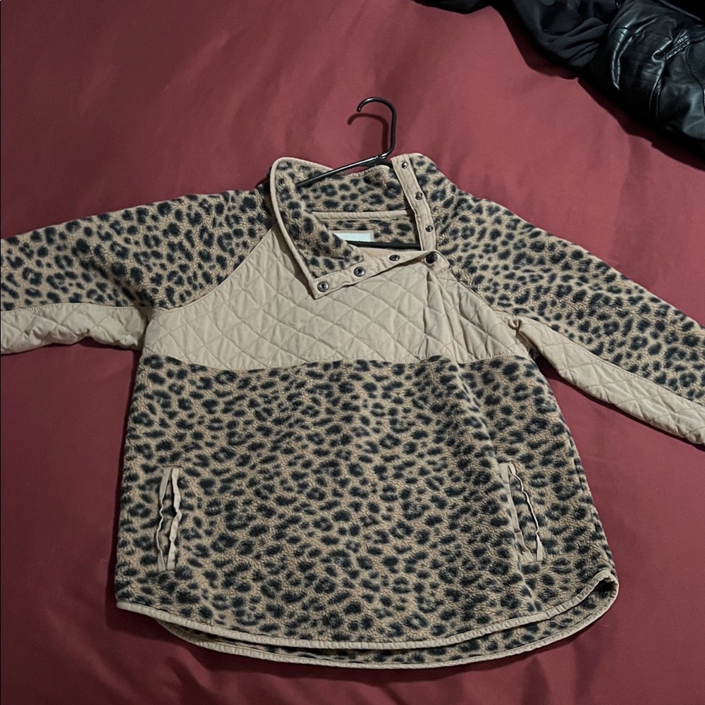 Abercrombie & Fitch Leopard Print Quilted Sweatshirt